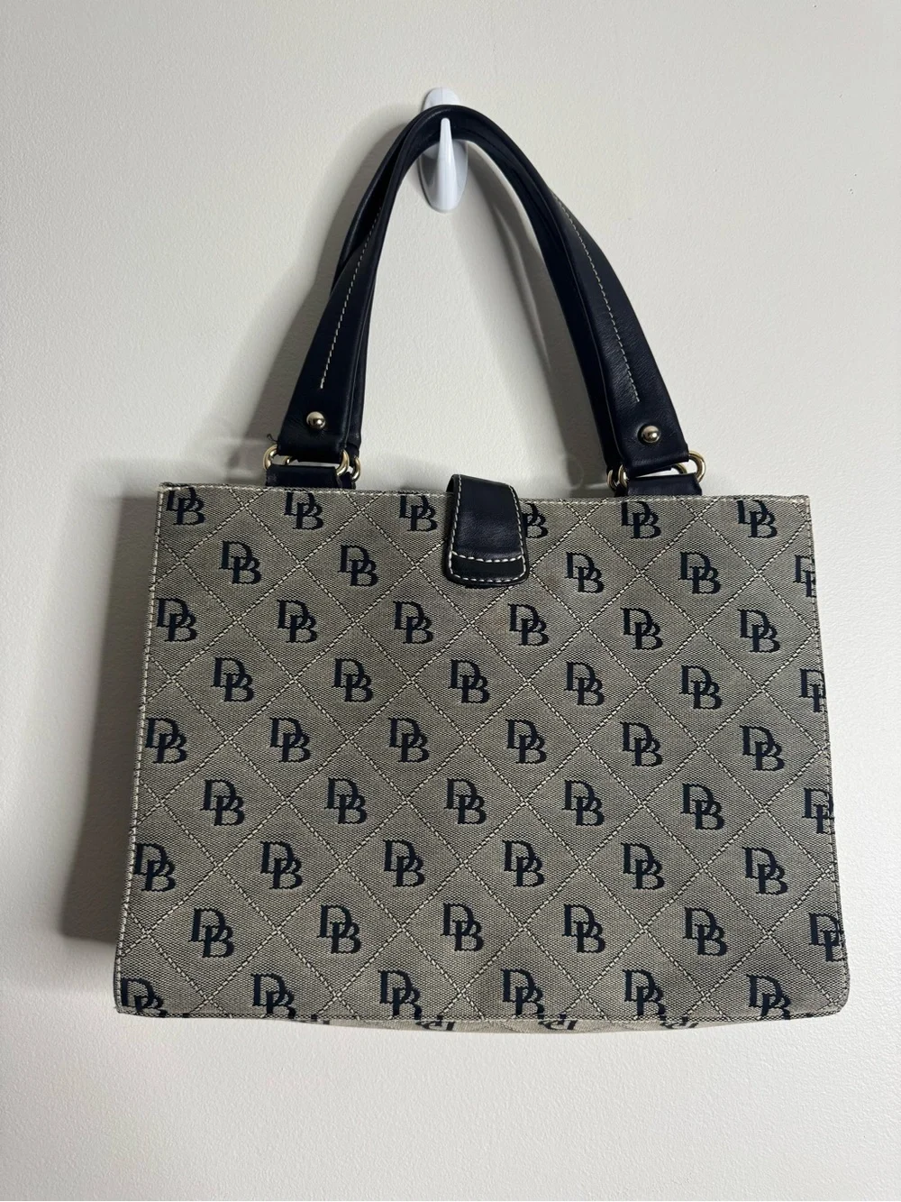 Dooney & Bourke good preowned